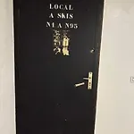 Neves - Location: Pour 4 Personnes Dans Un Quartier Anime Apartment *