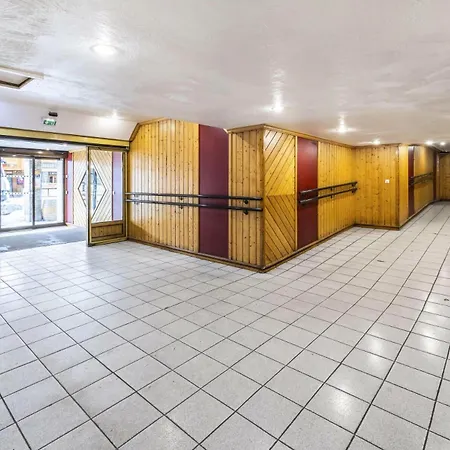 Apartment Neves - Location: Pour 4 Personnes Dans Un Quartier Anime Val Thorens