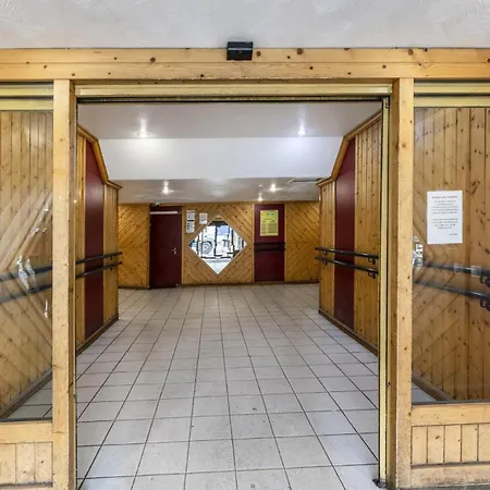 Apartment Neves - Location: Pour 4 Personnes Dans Un Quartier Anime Val Thorens