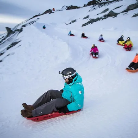 Neves - Location: Pour 4 Personnes Dans Un Quartier Anime Val Thorens