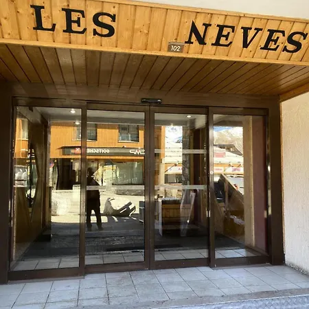 Apartman Neves - Location: Pour 4 Personnes Dans Un Quartier Anime Val Thorens