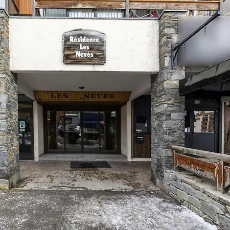 Neves - Location: Pour 4 Personnes Dans Un Quartier Anime