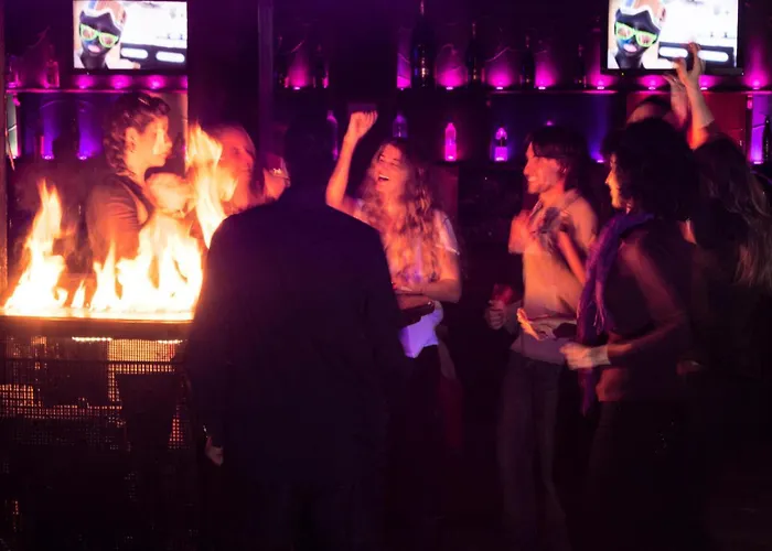 شقة Neves - Location: Pour 4 Personnes Dans Un Quartier Anime